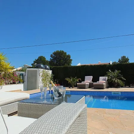 Villa Mimosa With 5bedrooms Air Conditioning & Private Swimming Pool And A Games Ideal For Families