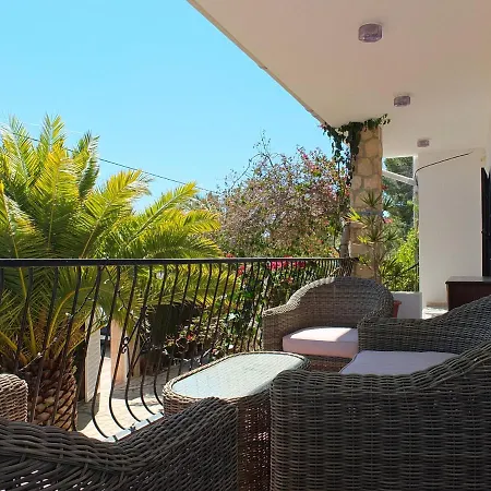 Mimosa With 5bedrooms Air Conditioning & Private Swimming Pool And A Games Ideal For Families Villa *